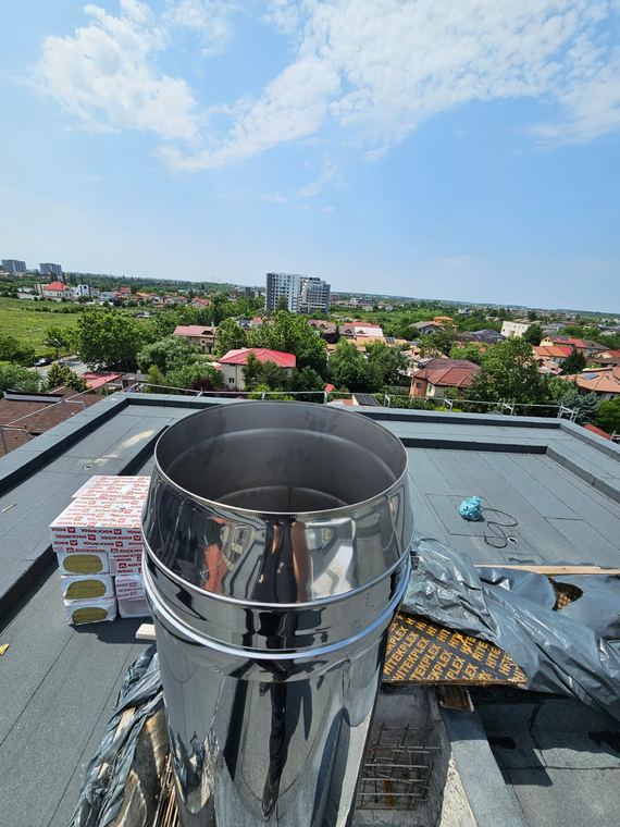 Element de coș de fum din inox de mare diametru, pregătit pentru montaj pe terasă